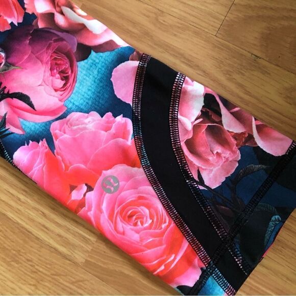 LOT OF2 Lululemon Womens Secret Garden/Striped Capri Crop Leggings Size 2 - Picture 7 of 16